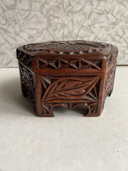 Шкатулка деревянная резьба по дереву