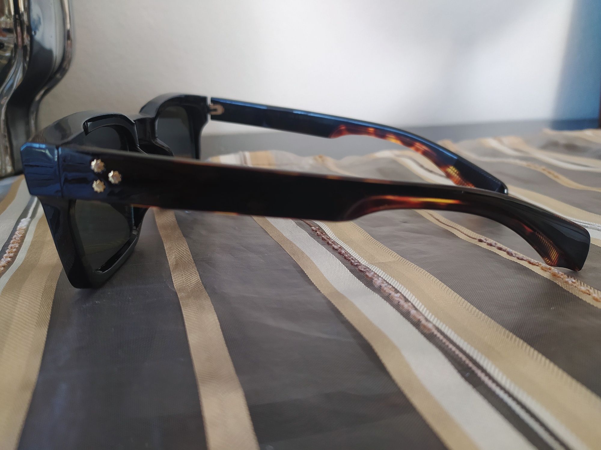 Óculos de Sol Pretos e Castanhos