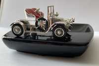 Popielniczka kolekcjonerska Lesney z figurką Renault 2-Seater 1911