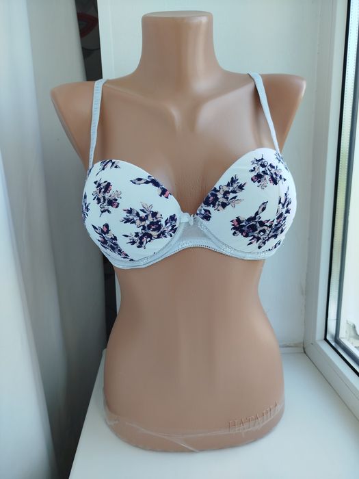 Бюстгальтер чорний бежевий безшовний 36D 75D лифчик м'який 34С