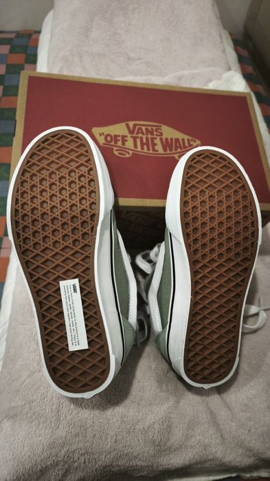 Tênis  VANS   KNu Skool