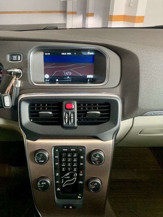 Volvo V40 T4  Cross Country Summum
