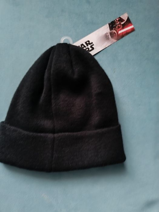 Czarna czapka zimowa z napisem  Star Wars