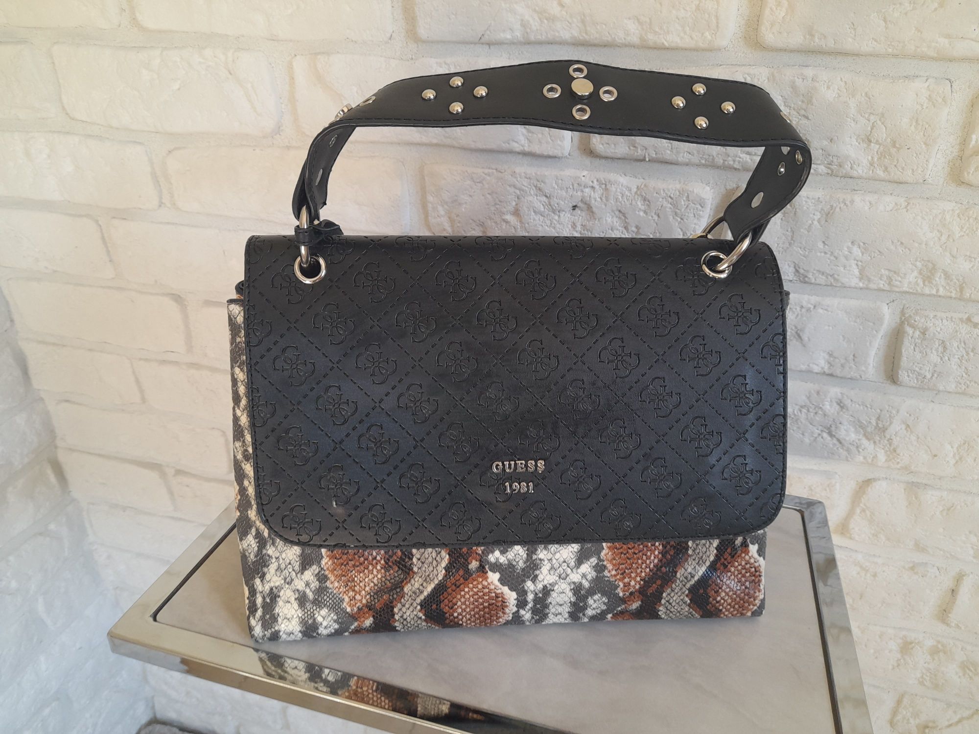 Nowy Model Guess!