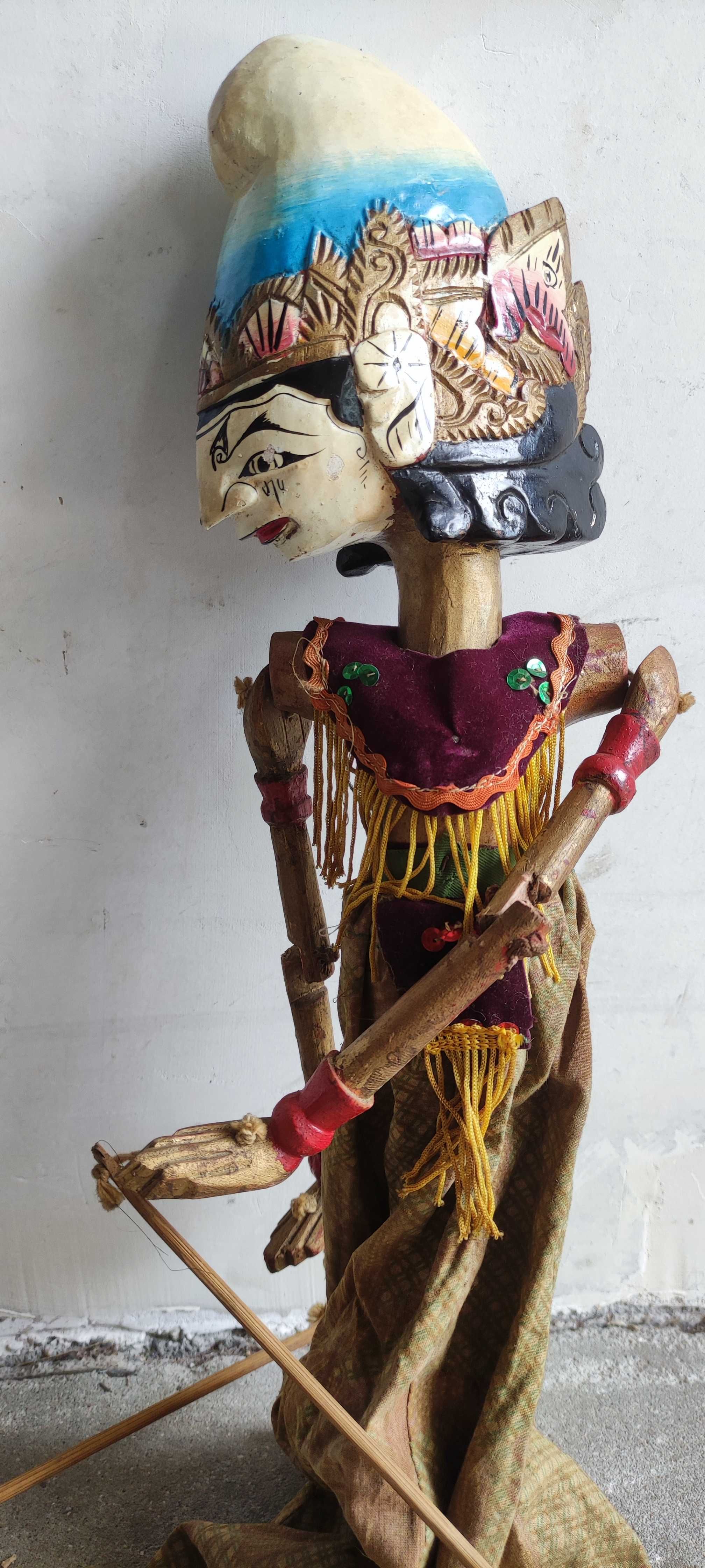 Antyczna lalka teatralna Wayang golek