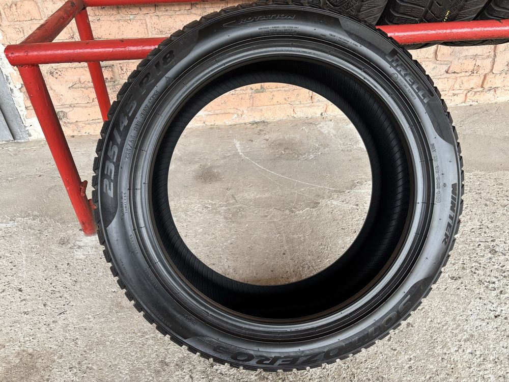 Комплект Всесезоних шин 235/45R18 Pirelli