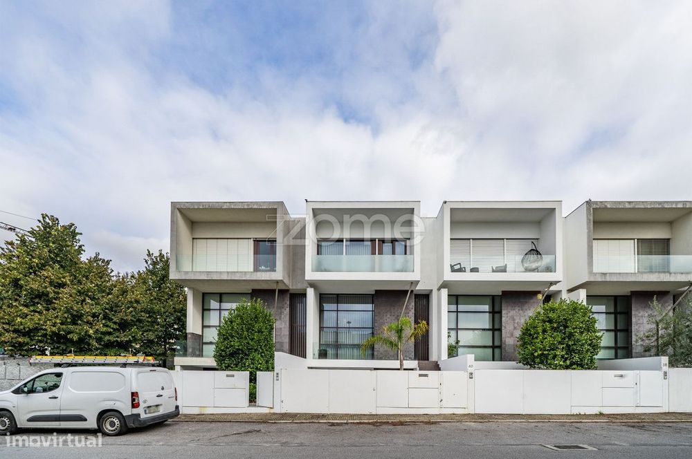 Moradia T4 convertida em T3 Luxo com Suíte Master, em Nogueiró, Bra...