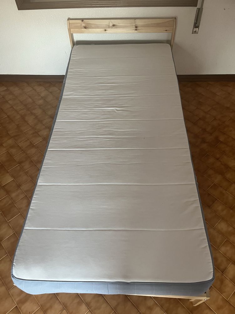 Cama com colchão solteiro