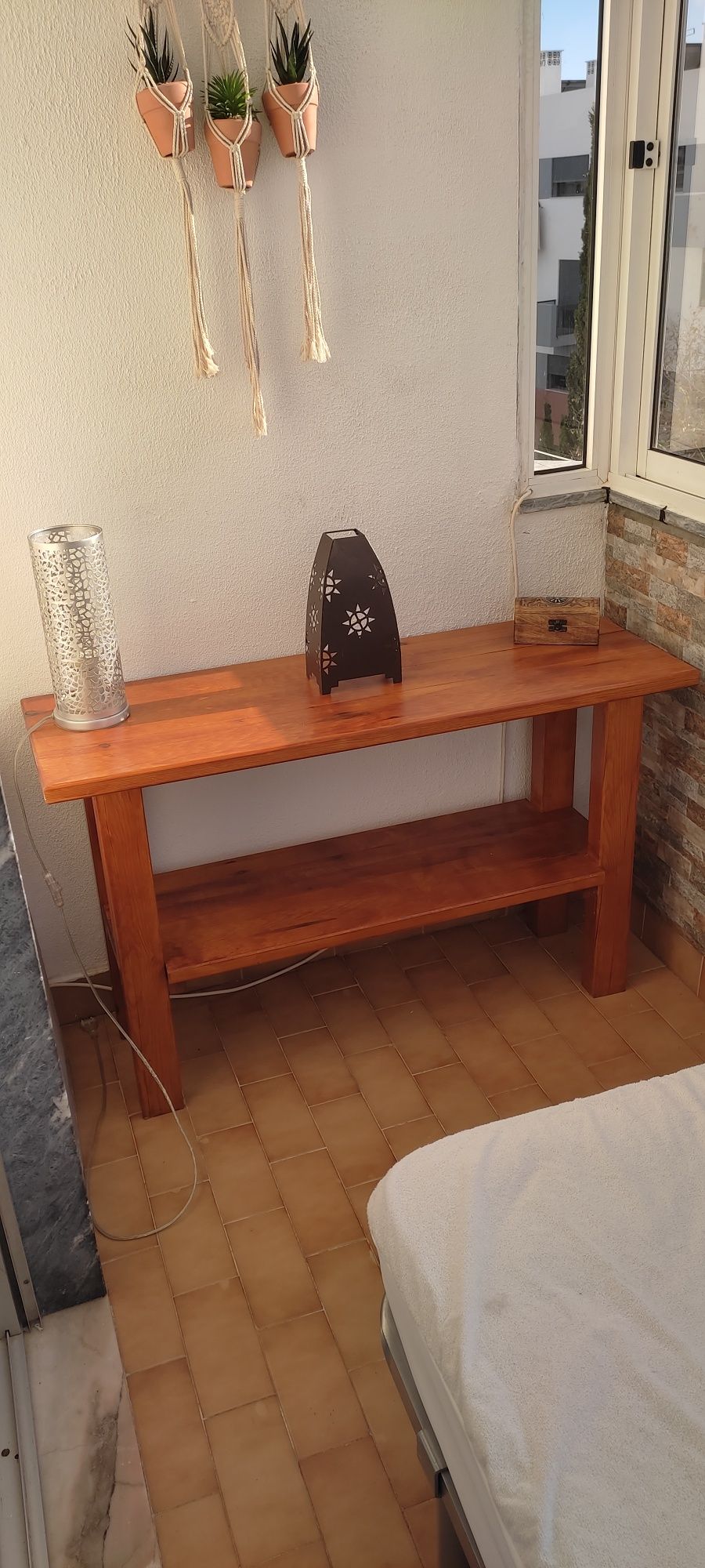 Mesa em pinho tratada