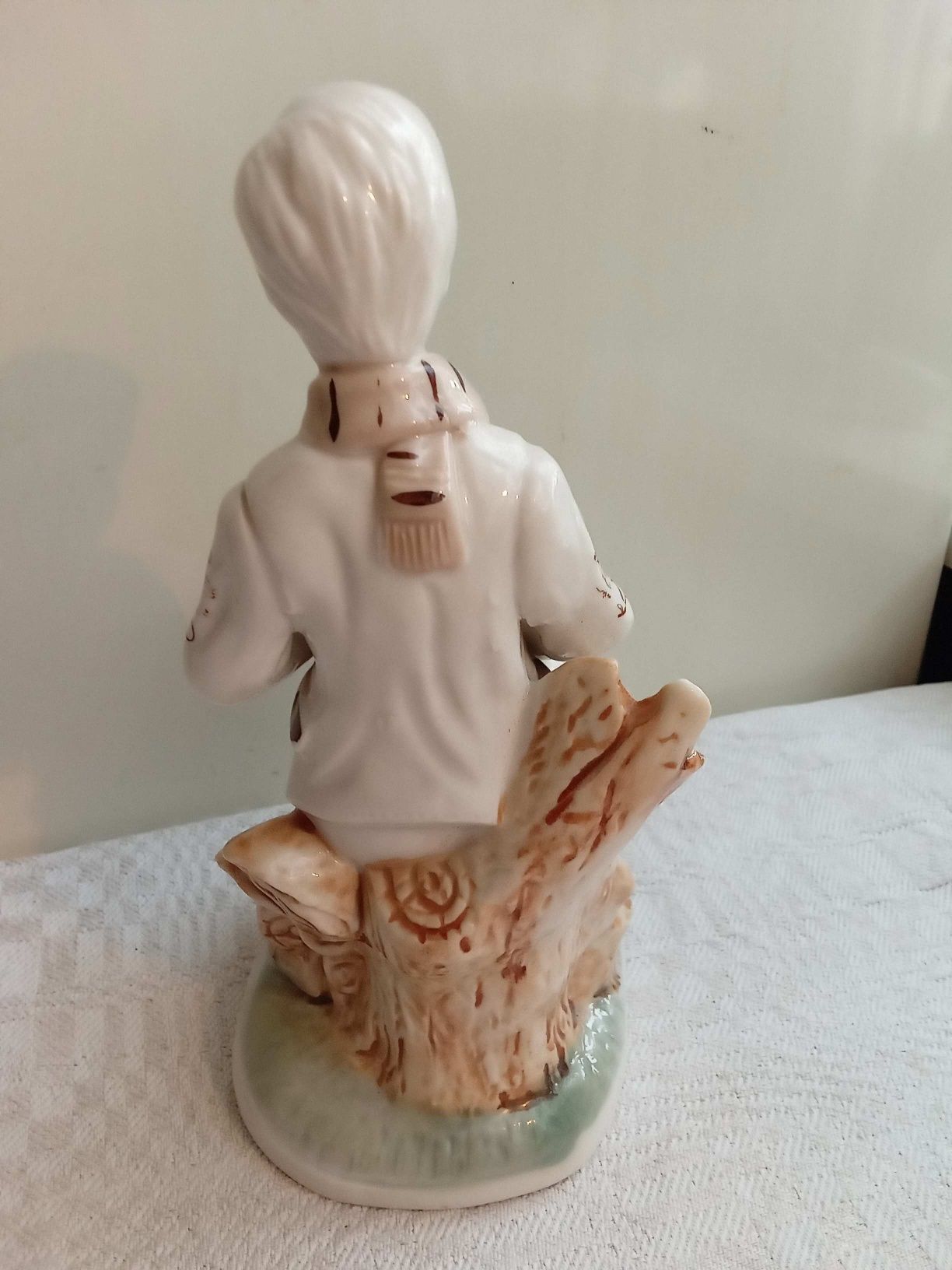 Figurka z porcelany szkliwionej