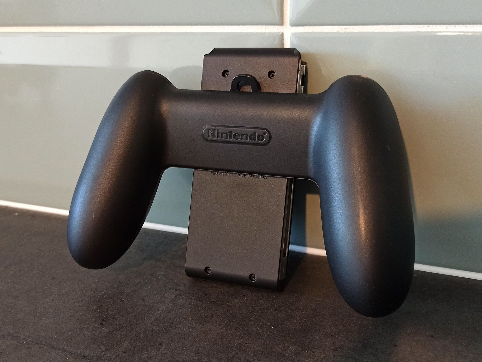 Nintendo Switch Dock + uchwyt do Joy-Conów jak nowe.