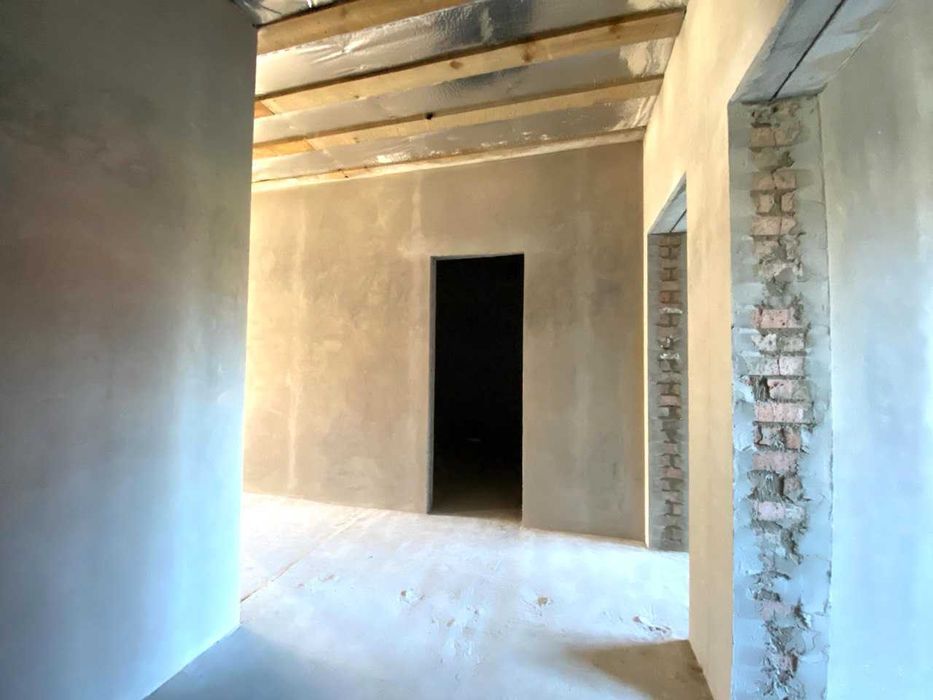 Котедж з міськими комунікаціями та гаражем в районі Райського саду