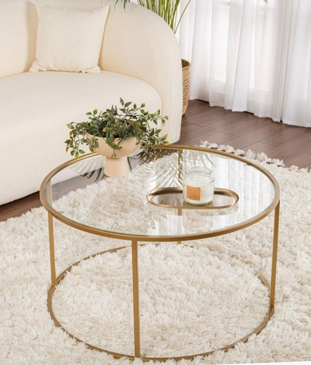 Mesa dourada e vidro para sala