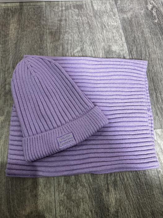 Яркая теплая шапочка,та теплий набір