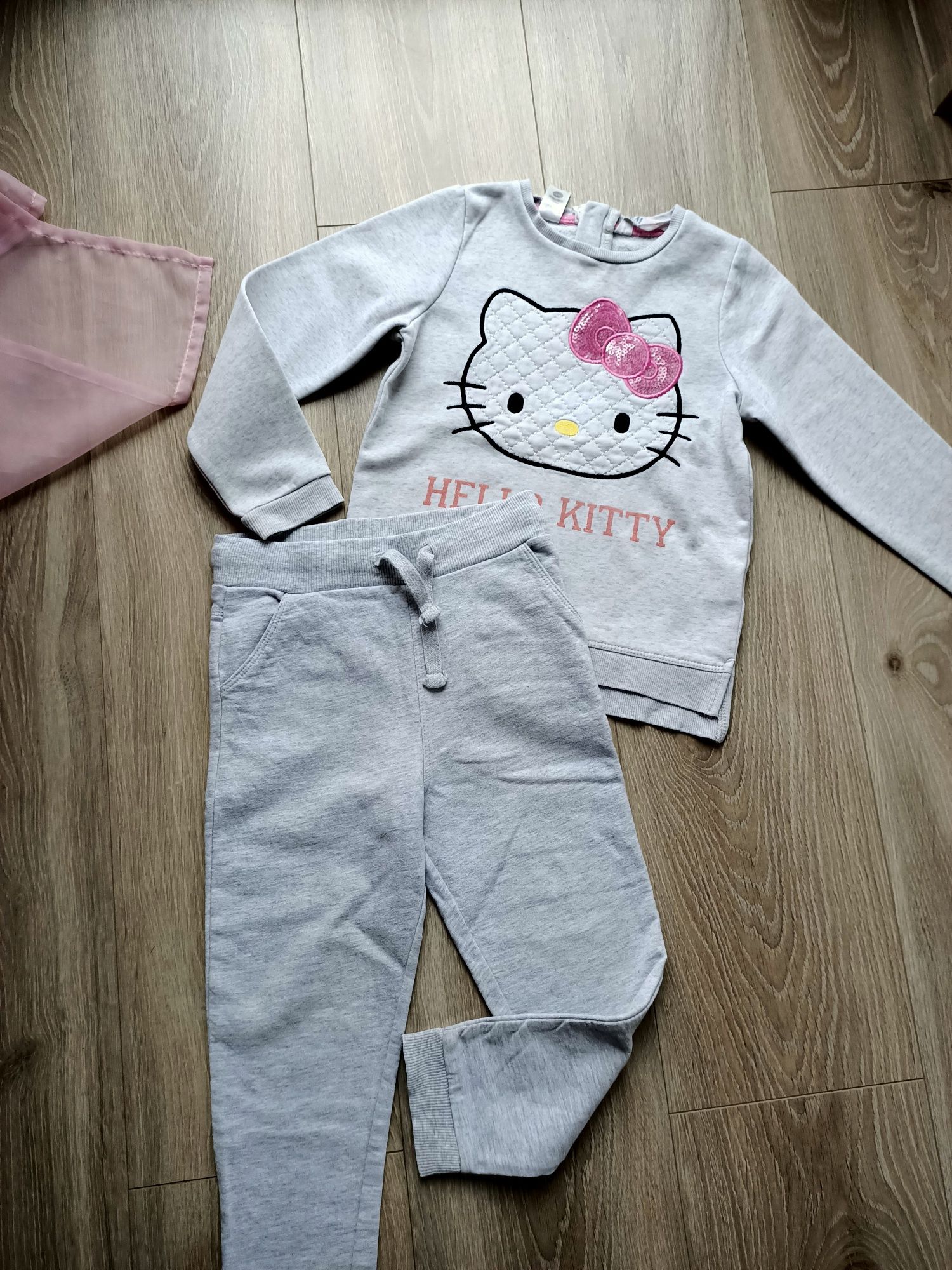 Dres spodnie i bluza Hello Kitty 110 Sinsay/H&M