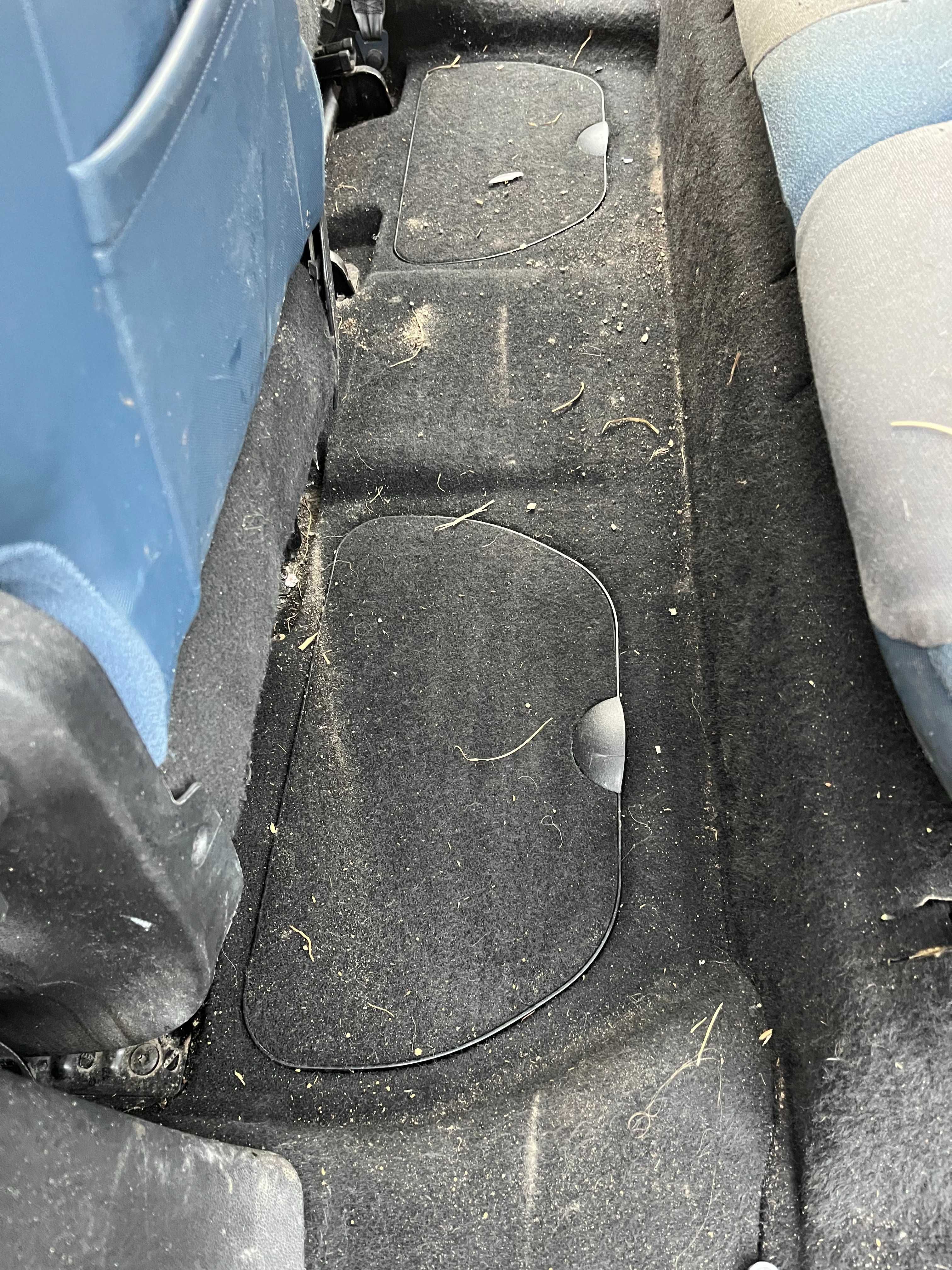 podłoga wykładzina tył schowki Citroen Berlingo II Partner II