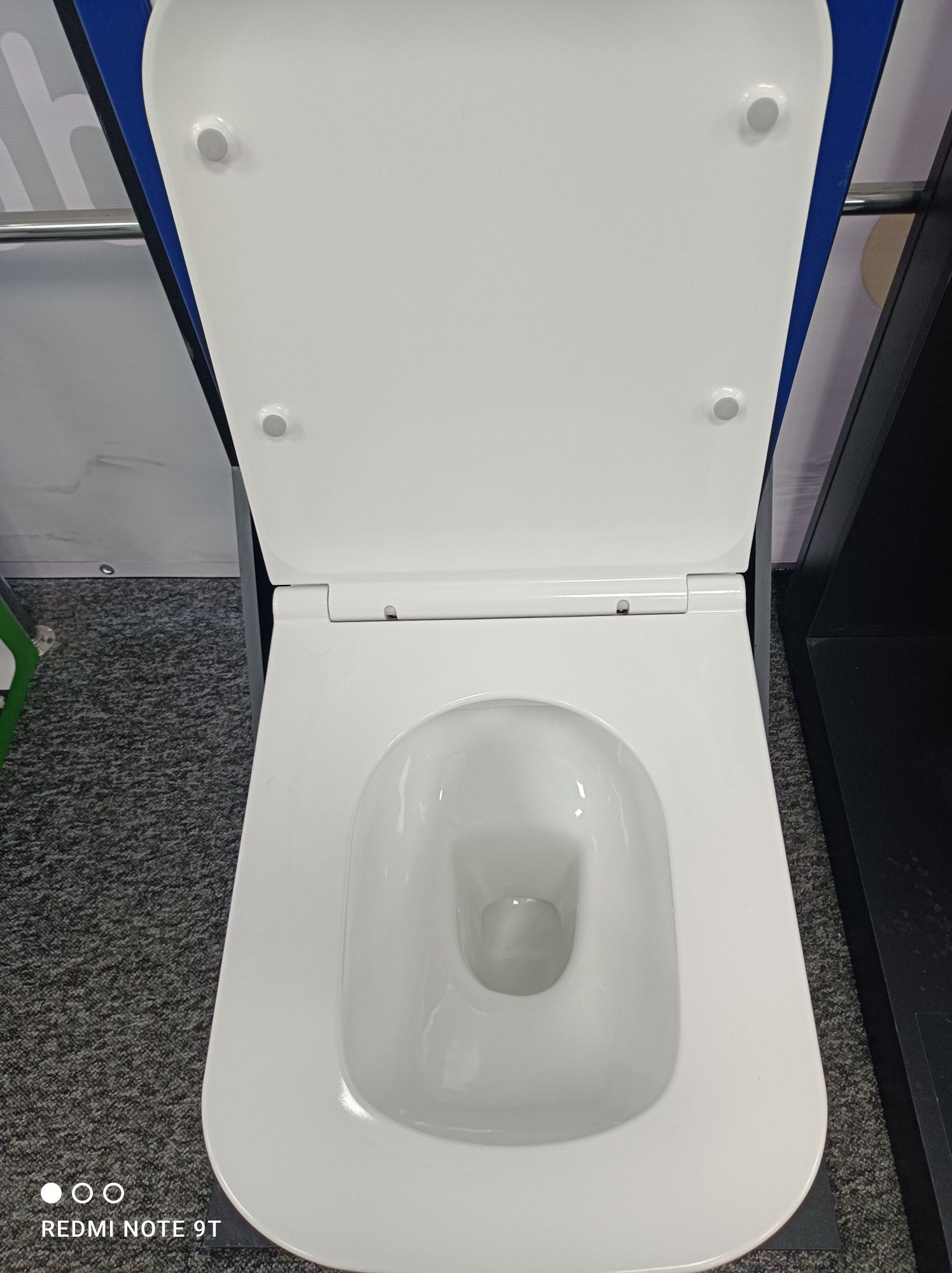 Lavita Lago miska wc z deską