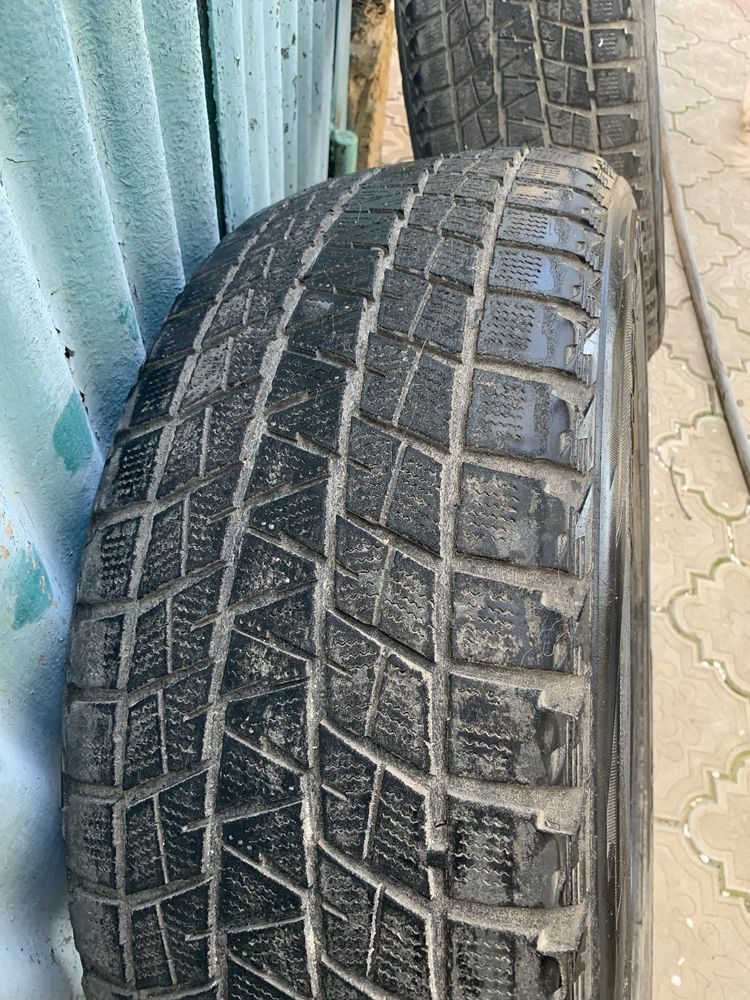 Продам автошини Bridgestone blizzak P255/55/R20 зимові