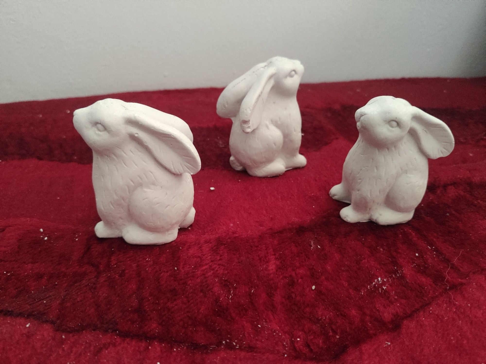 Zajączek wielkanocny figurka z gipsu wysokość 7 cm