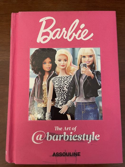 Livro sobre a Barbie, como novo