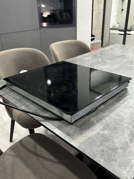 Варильна поверхня електрична Freggia HCE430B. Стан хороший