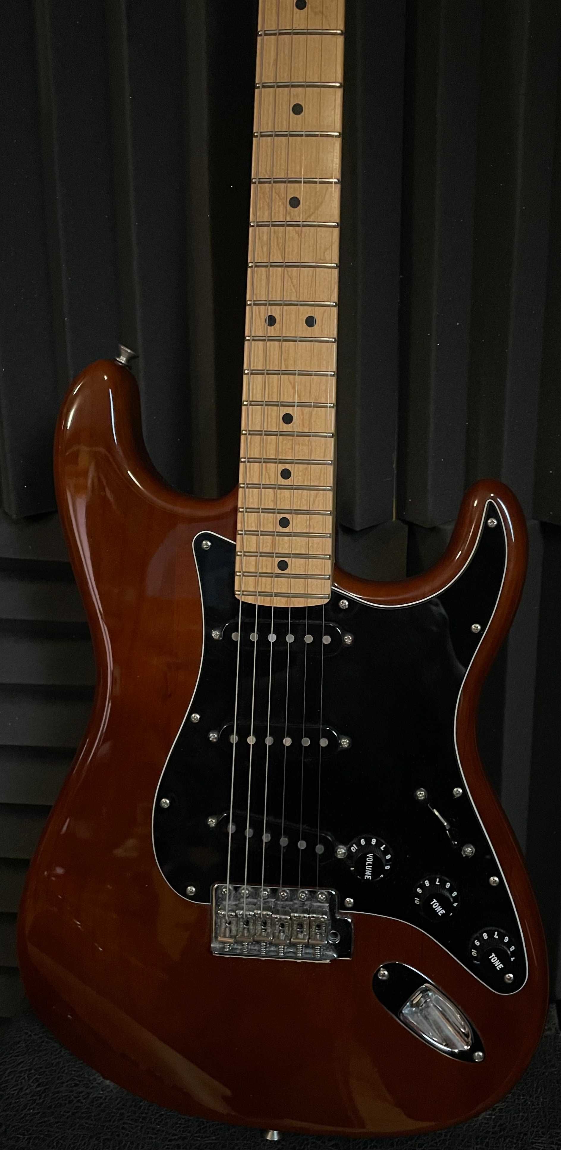 Fender American Special Startocaster MN Walnut gitara elektryczna