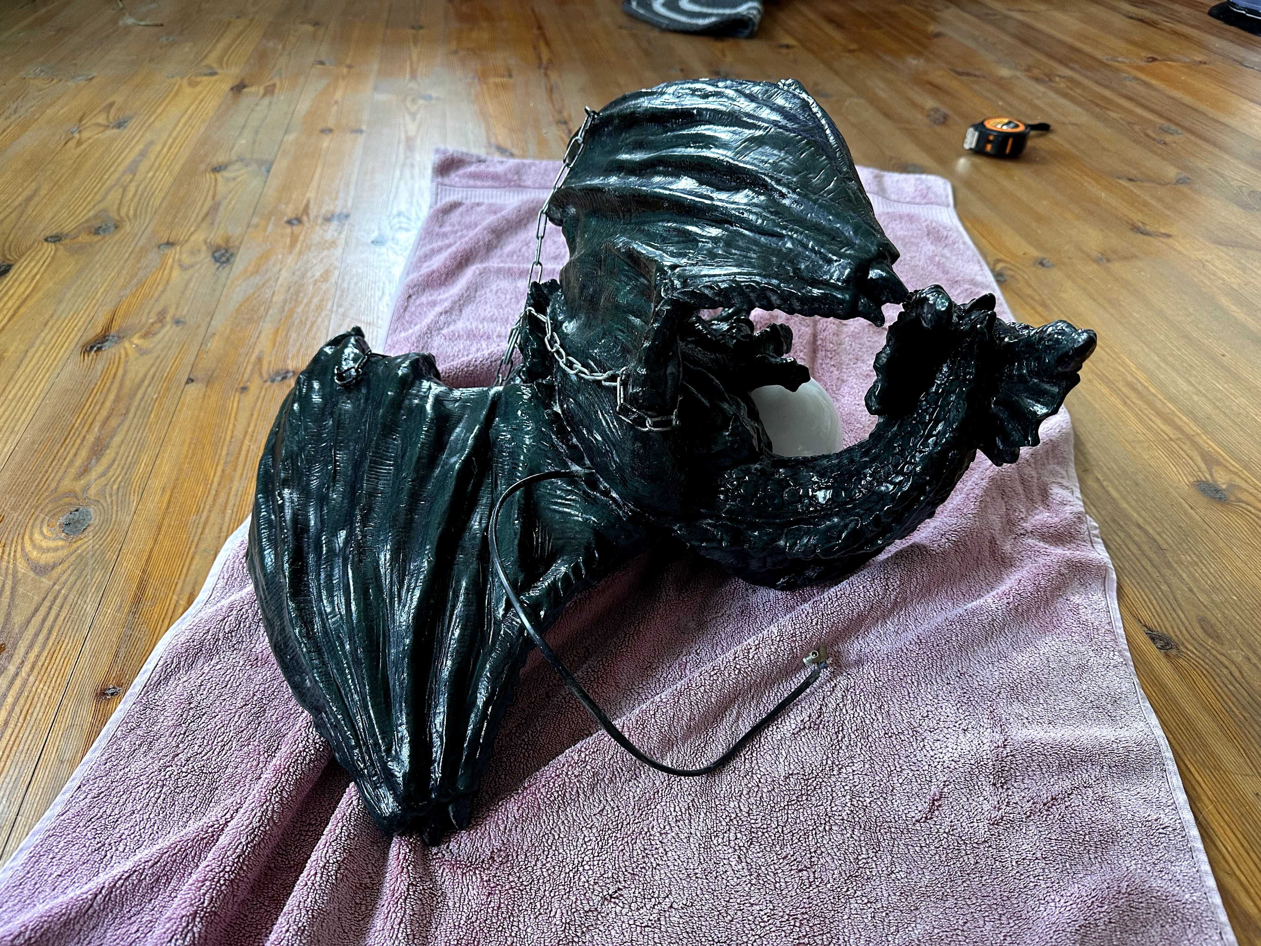 Lampa w kształcie smoka