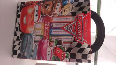Mala com 12 livros de cartão Carros 2 (Disney Pixar)