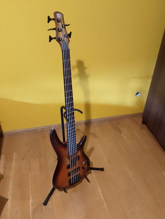 Продам пятиструнну  бас гітару Ibanez SR655