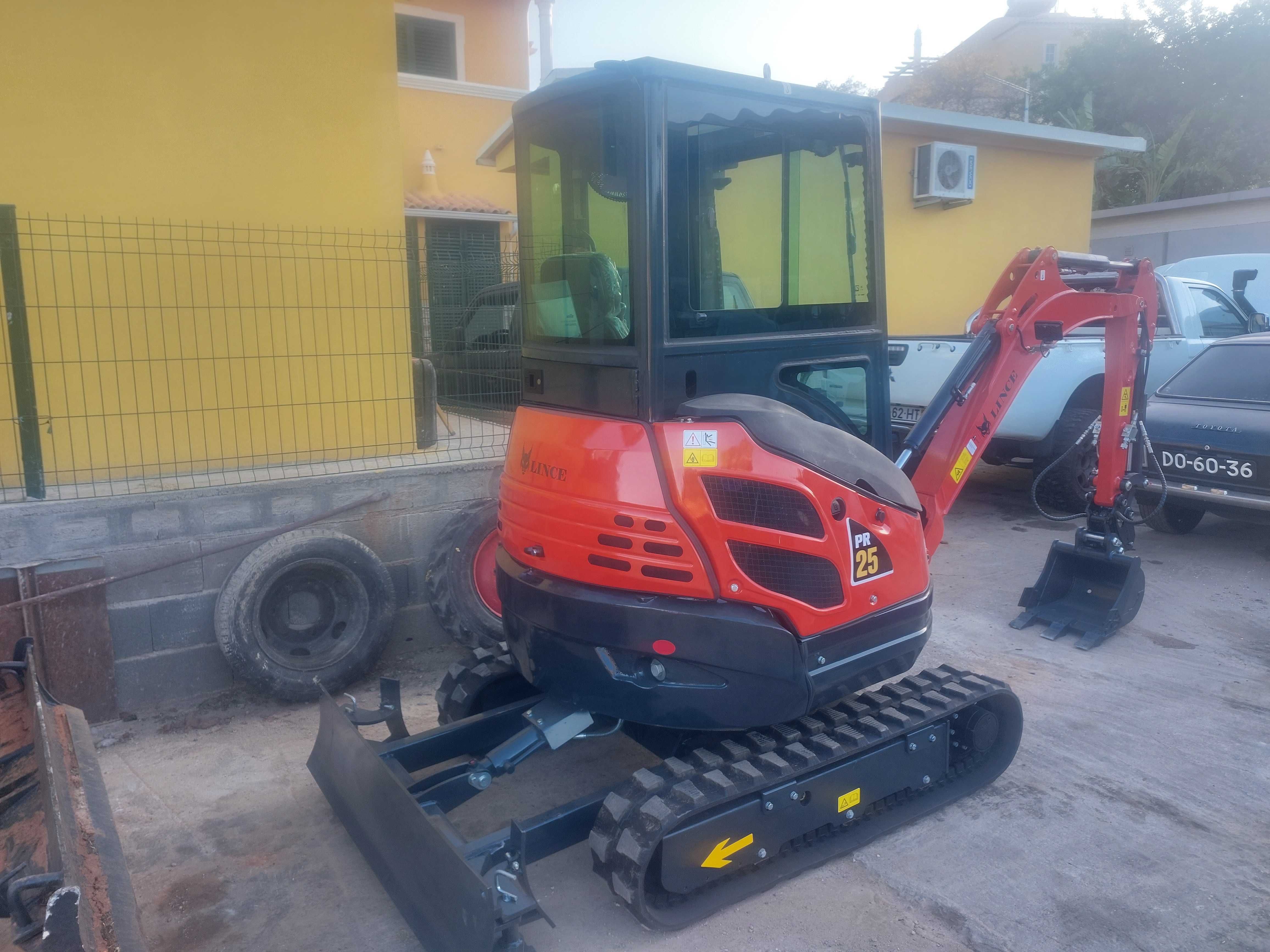 mini giratoria  2500kg motor yanmar