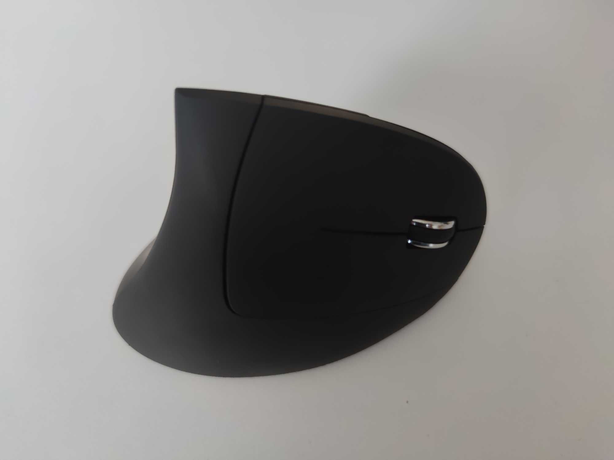 Sprzedam myszkę bezprzewodową ergonomiczną