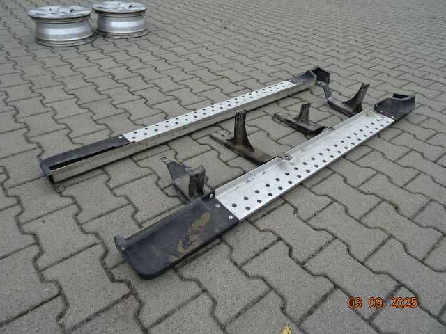 Suzuki Grand Vitara II 3D 2005- Próg Progi Boczne Stopnie Listwy Kpl