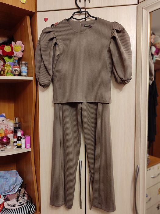 Продам костюм на девочку.