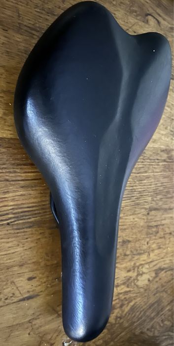 Сиденье велосипедное  в отличном состоянии