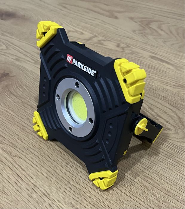 Reflektor LED 20 W do warsztatu i samochodu