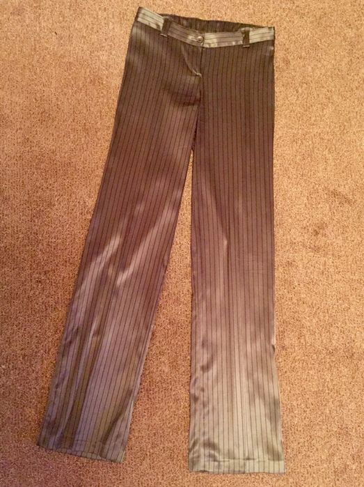 Женский костюм с шёлковой нитью белый и тёмно-серый