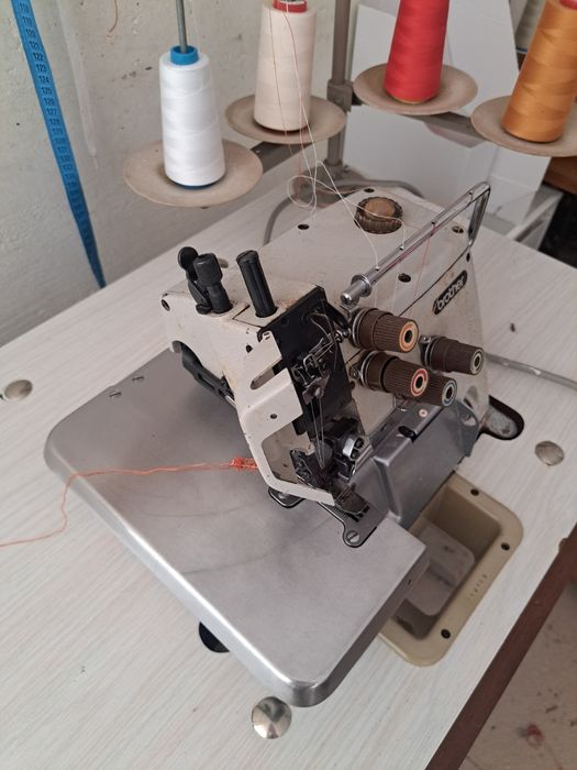 Máquina de Corte e Cose Industrial Brother