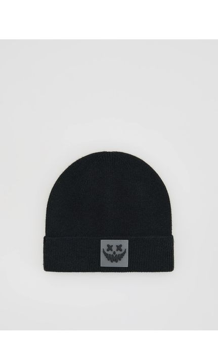 Нова шапка Reserved