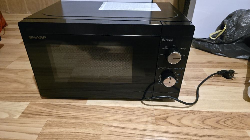 Sharp YC-MS01E – mikrofalówka 20 l, stan jak nowy