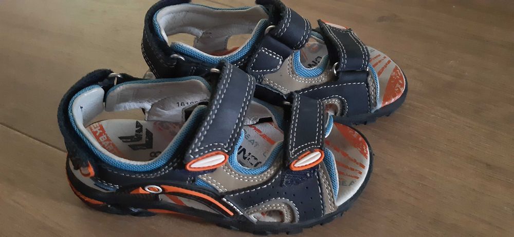 Sandałki chłopięce firmy "Bartek" rozmiar 28