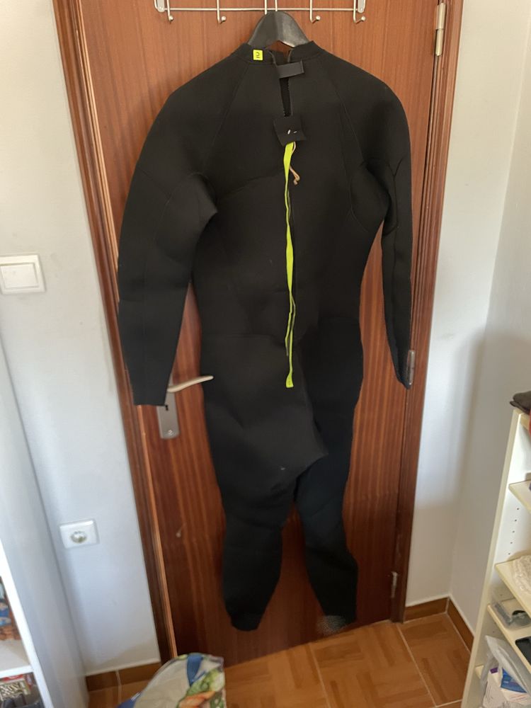 Conjunto prancha bodyboard Fato Surf 4.3mm barbatanas