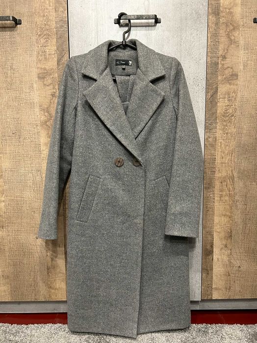 Жіноче сіре пальто на осінь/зиму