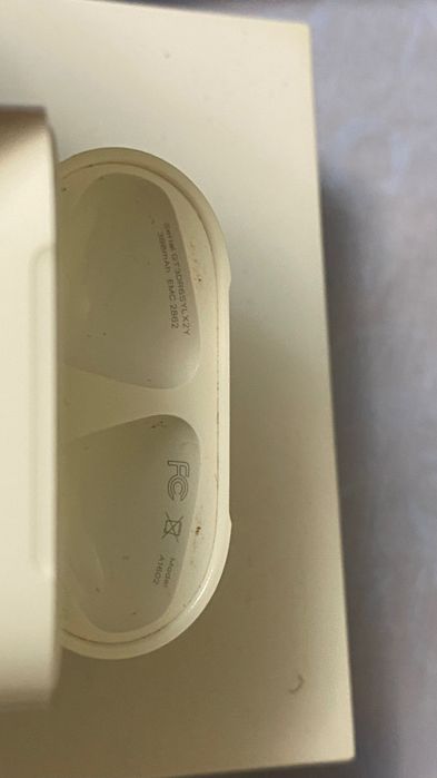 Оригинальный кейс airpods 2