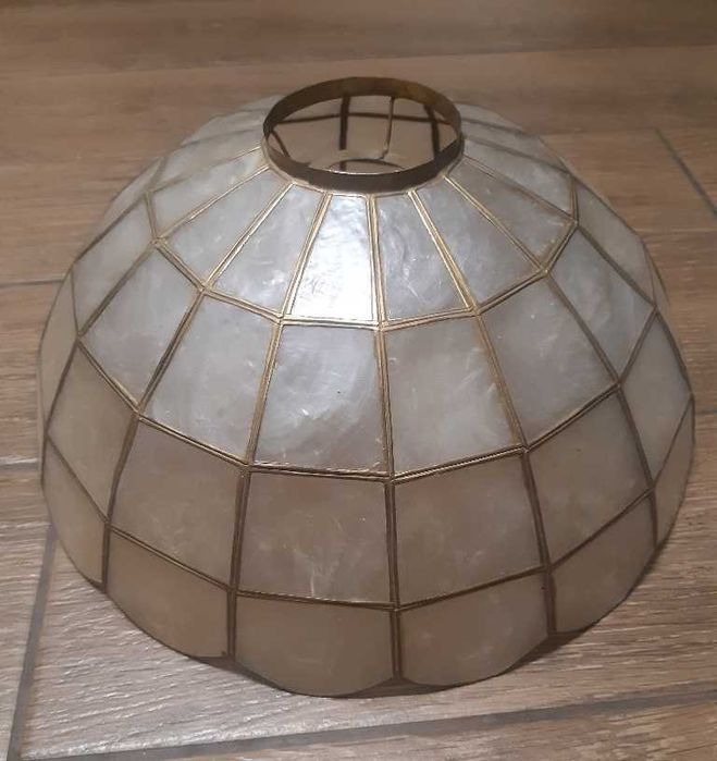Stylowy abażur witrażowy