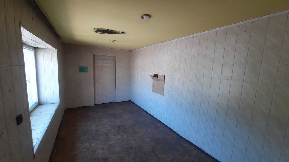 Lokal handlowy o pow. 110 m kw. położony w Tenczynku przy rynku