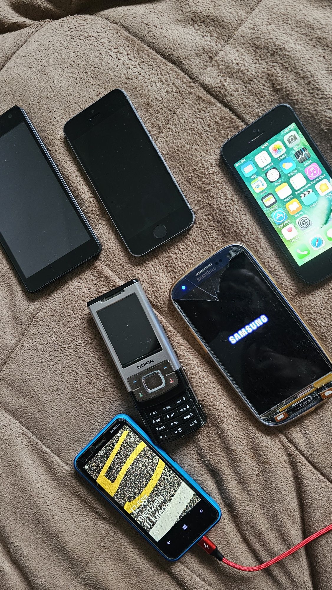 6 tel - 2x iPhone, 2xNokia, Samsung, Microsoft