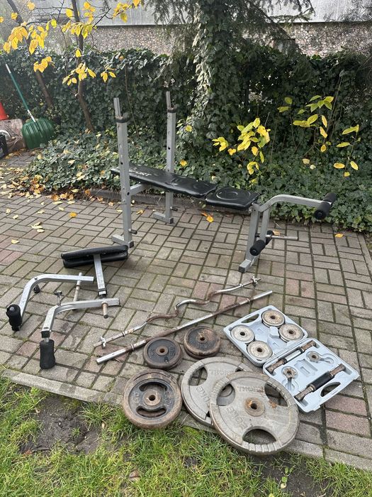 Ławeczka do ćwiczeń wraz ze sprzętem i obciążeniem