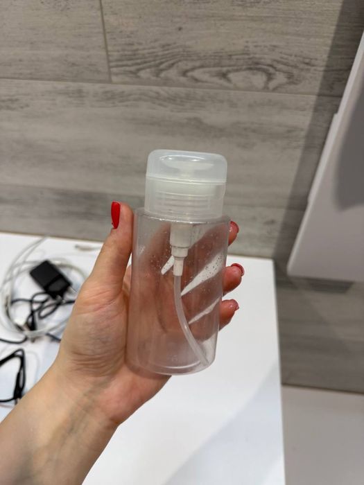 Баночка с дозатором новая