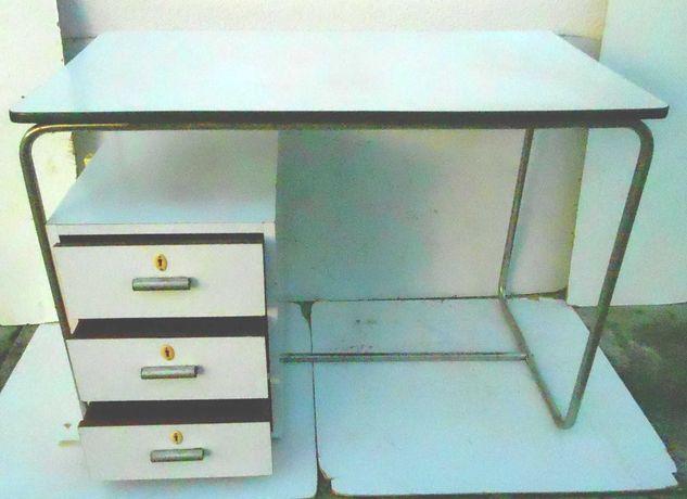 Lekarskie biurko gabinetowe z 3 szufladami, vintage, XX w, lata 60-te