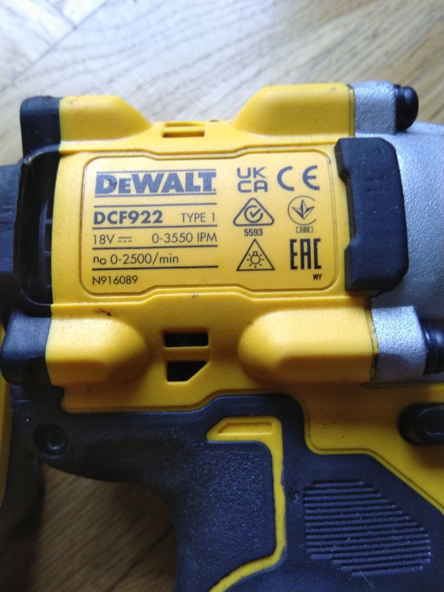 Klucz udarowy Wkrętarka Zakrętarka Dewalt 18V  DCF922  1/2" 406Nm 2023
